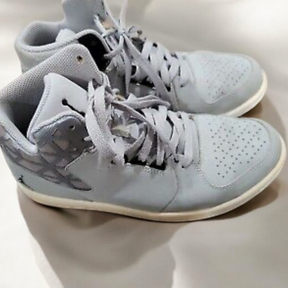 Nike Gray Air Jordan 1 High-Top Wolf Grey Size 7